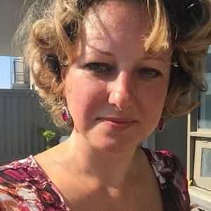 Meet your Posher, Krisztina